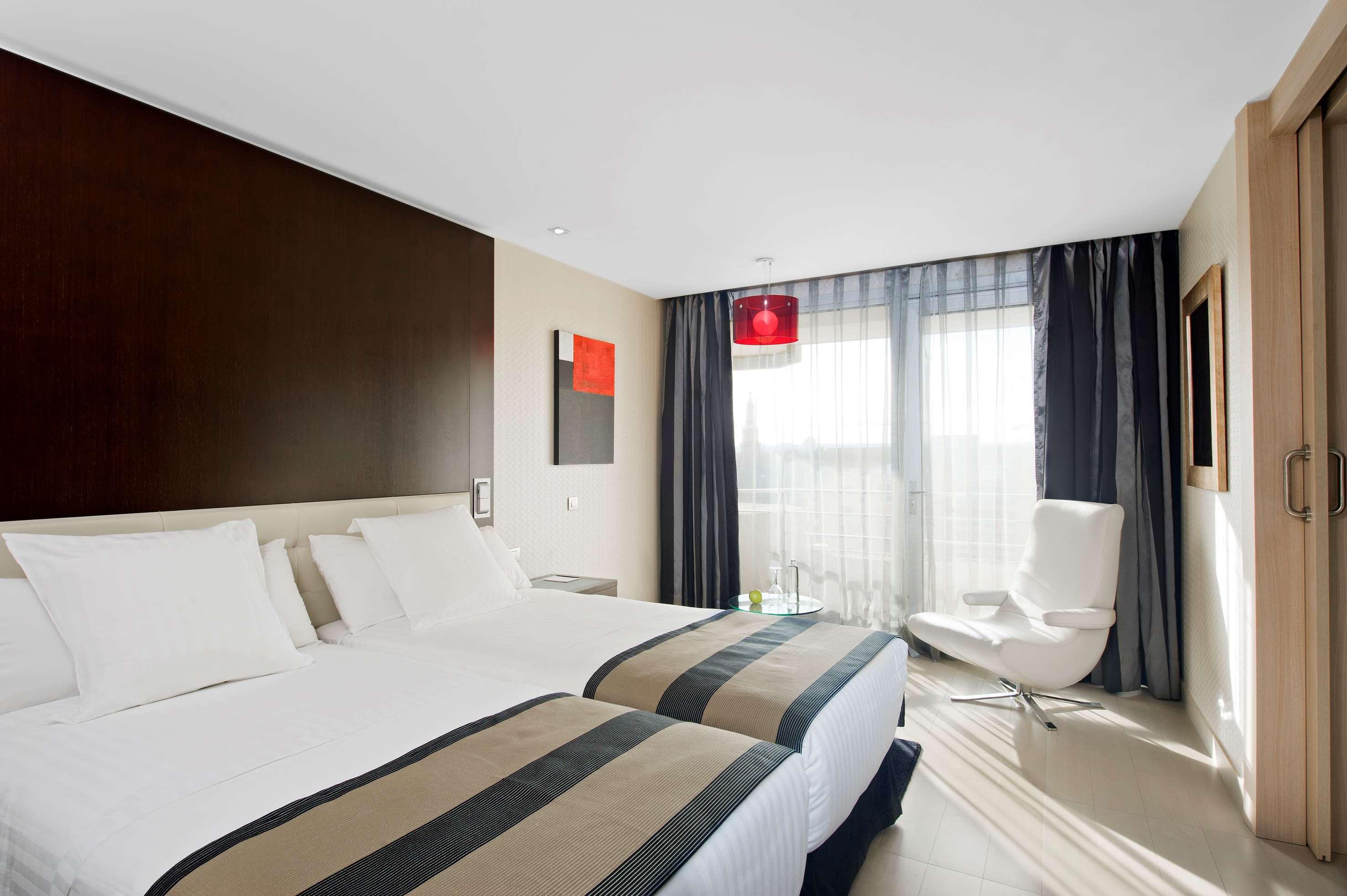 The Level At Melia Sevilla Exteriör bild