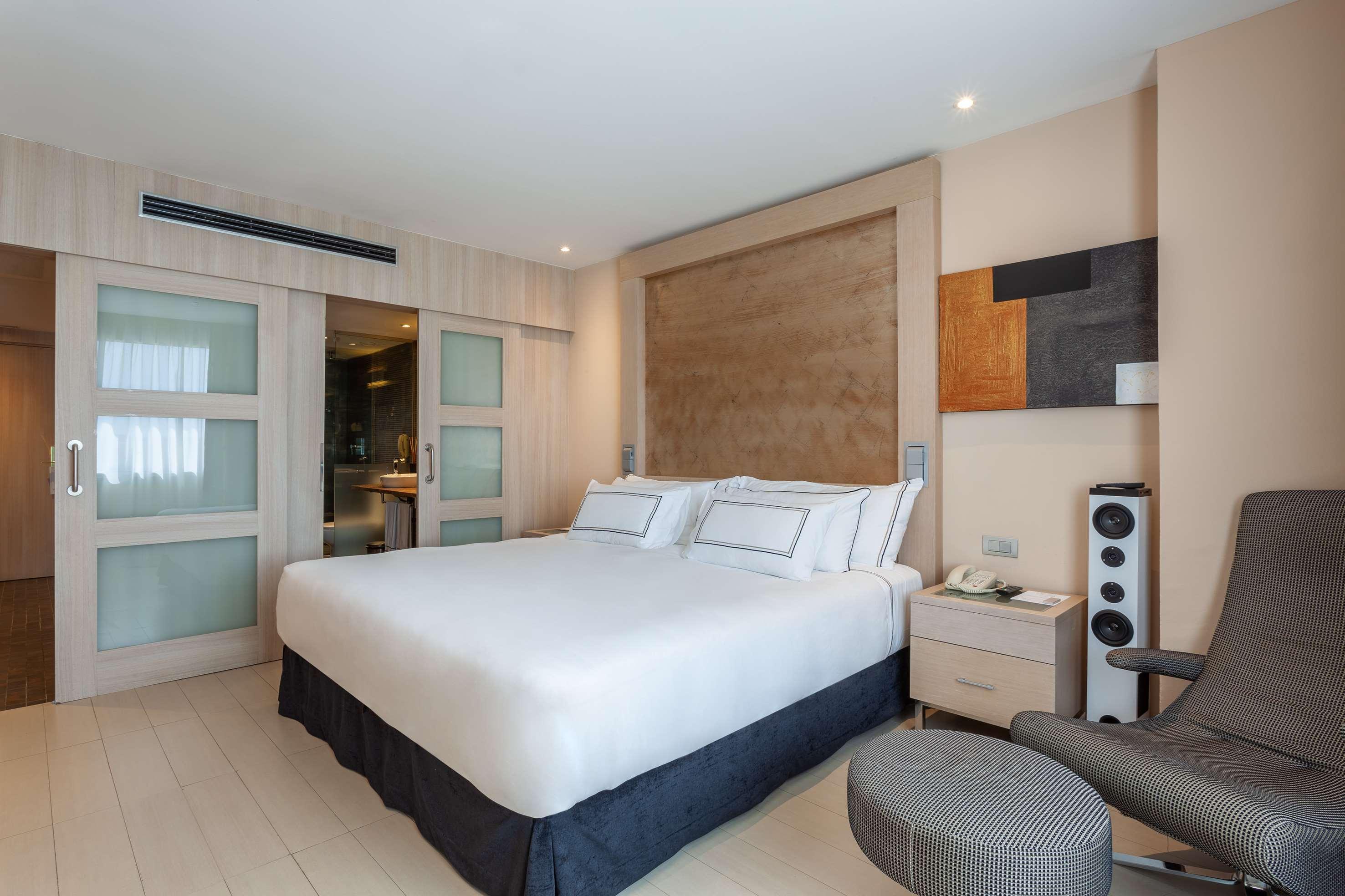 The Level At Melia Sevilla Exteriör bild