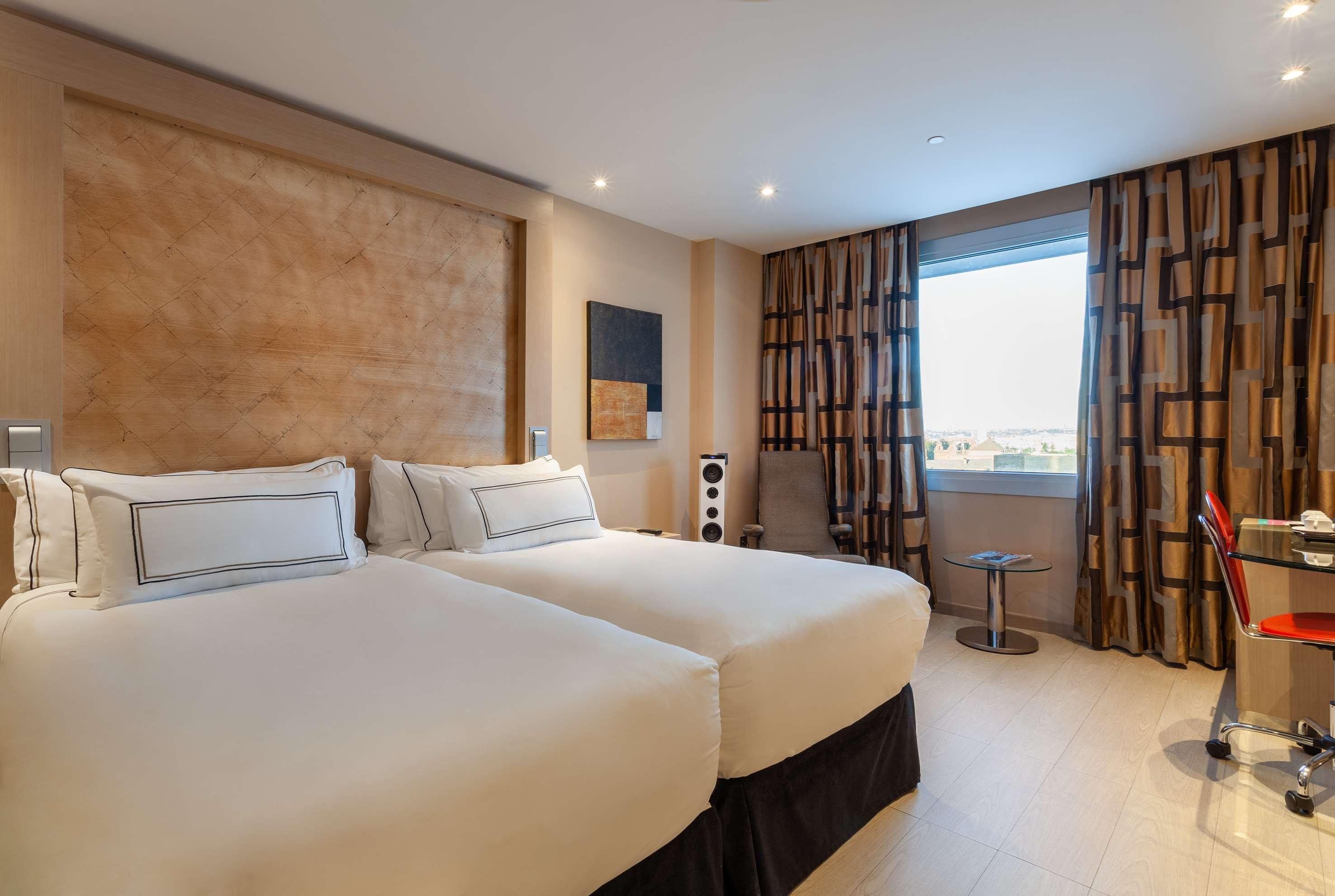 The Level At Melia Sevilla Exteriör bild