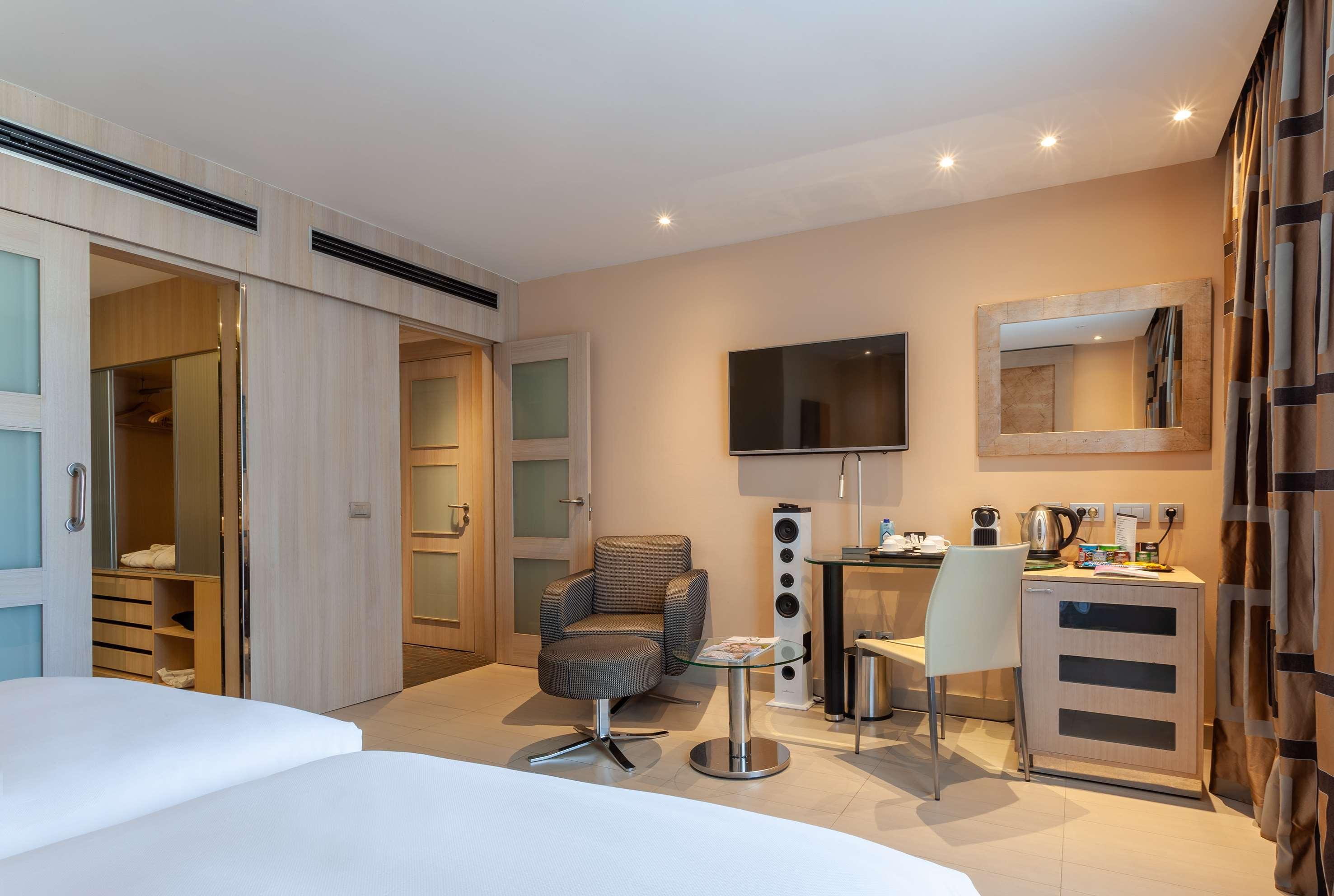 The Level At Melia Sevilla Exteriör bild