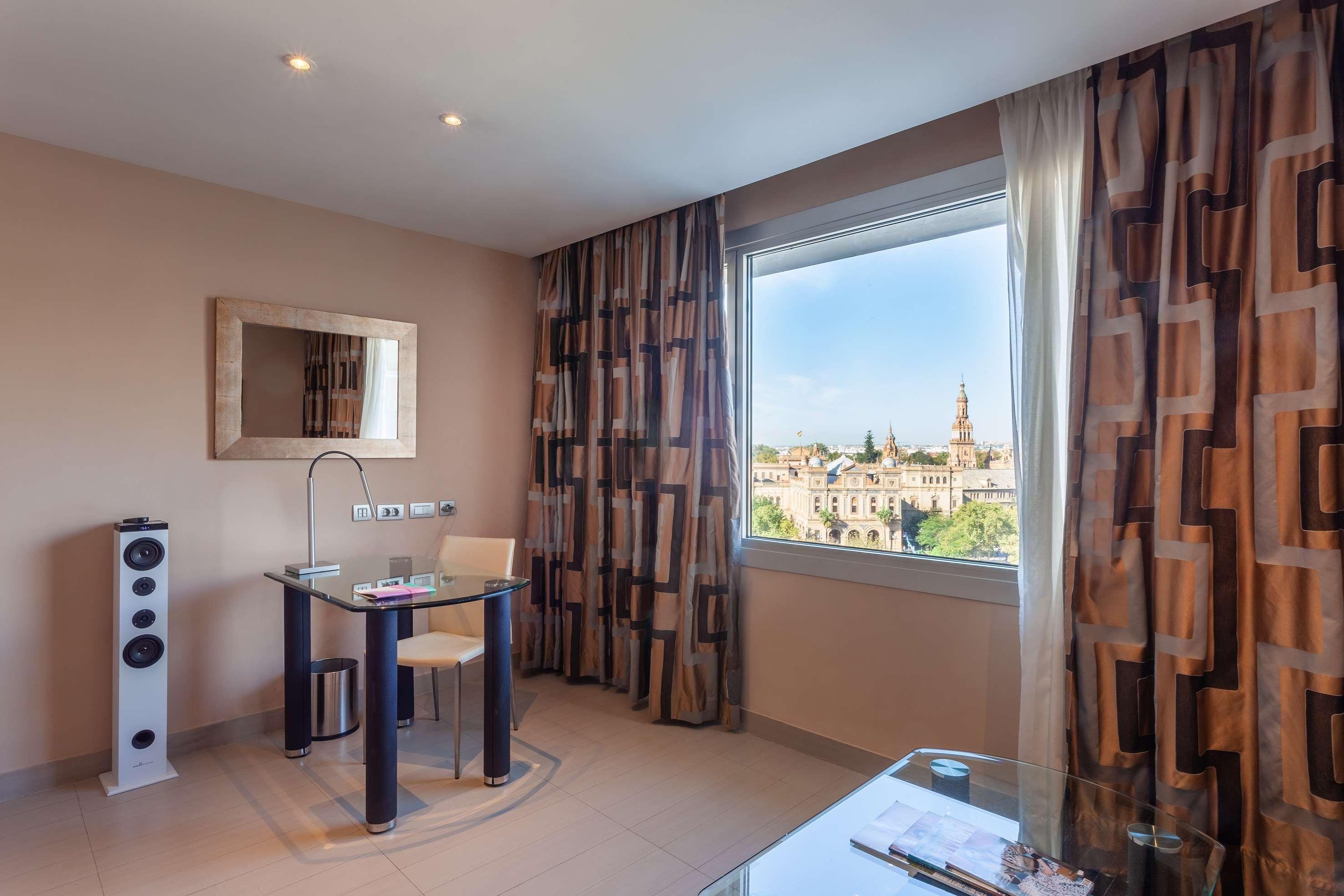 The Level At Melia Sevilla Exteriör bild